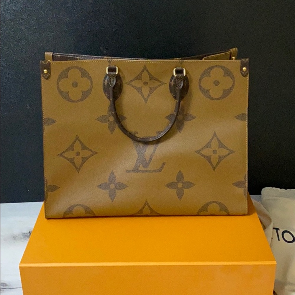 Louis Vuitton Onthego Reverse Monogram - Pre-Fall Edition with Monogram Straps - Picture 8 of 13